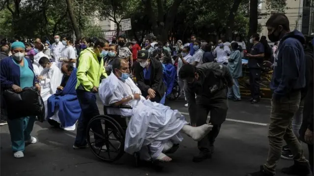 Evacuados en Ciudad de México