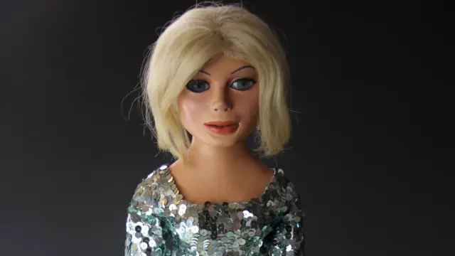 Lady Penelope Thunderbirds puppet goes for £19,000 - BBC News