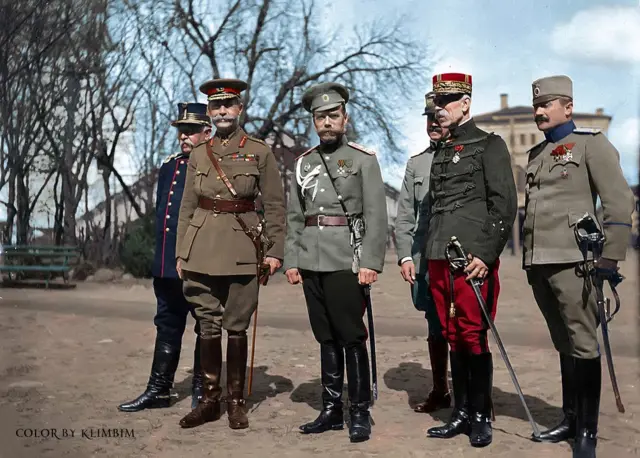 Tzar: 大战期间的沙皇尼古拉二世,旁边的协约国的高级军事将领,1916年