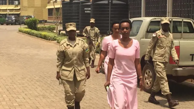 Diane Rwigara na nyina wiwe bariko baraja muri Sentare