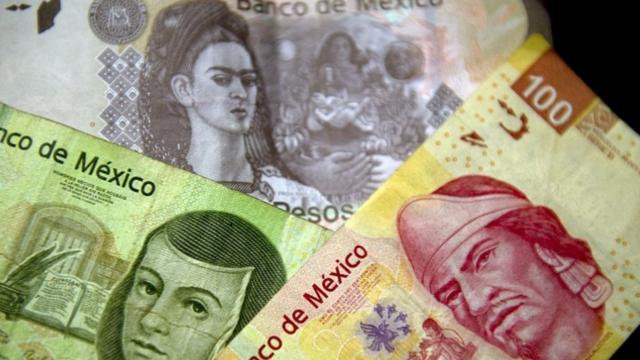 ¿Por qué México no consigue frenar el desplome del peso?