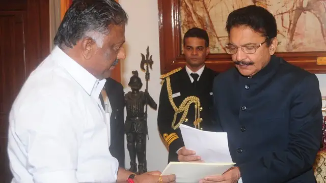 தற்காலிக ஆளுநருடன் பன்னீர்செல்வம்