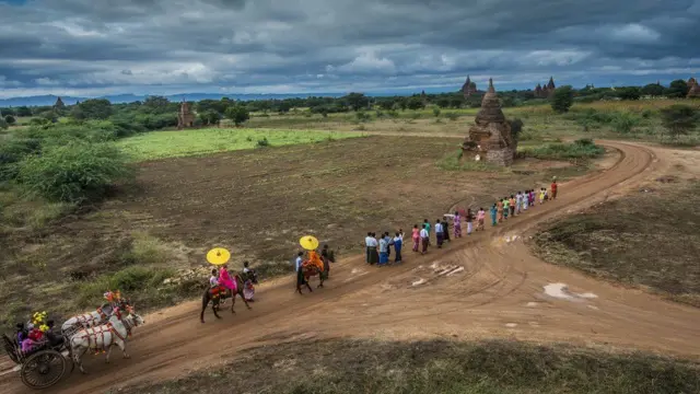 ဟိုတယ်နဲ့ ခြံဝန်းတွေ ထဲ ရောက်နေတဲ့ ရှေးဟောင်း စာရင်းဝင် ခြေတော်ရာ၊ ပုထိုး၊ စေတီ၊ အုတ်ကျောင်း စုစုပေါင်းဟာ ၁ဝဝ ကျော်ရှိ