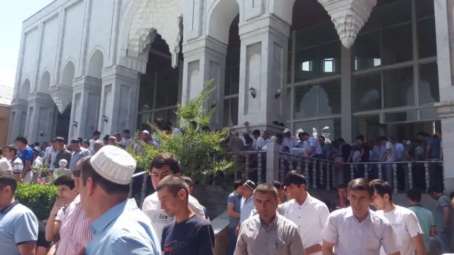 Рамазонда Хўжанддаги марказий «Шайх Маслаҳатуддин» масжидига ибодат қилиш учун келаётган намозхонлар сони сезиларли кўпайган.