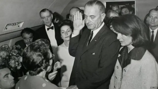 மாகாண ஆளுநர் ஜான் கொன்னாலி காயமடைந்தார்