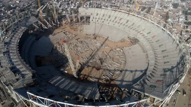 குஜாரத்தில் உலகின் மிகப்பெரிய கிரிக்கெட் மைதானம்