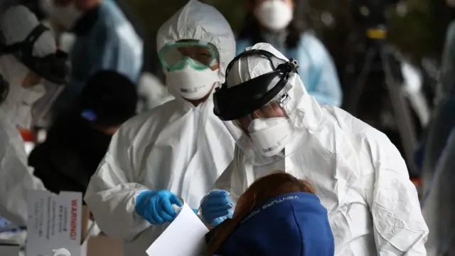 인천국제공항에서 체온 검사가 실시되고 있다