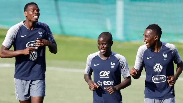 Paul Pogba, N'Golo Kantena Blaise Matuidi wakifanya mazoezi Urusi Alhamisi 12 Julai