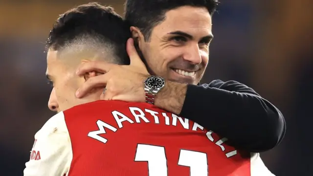 Arsenal manager Mikel Arteta with player Gabriel Martinelli