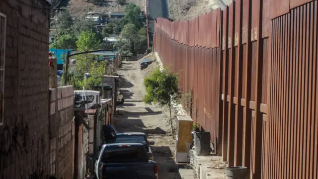 Valla que separa México y Estados Unidos