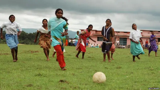 ਖੇਡਦੀਆਂ ਹੋਈਆਂ ਕੁੜੀਆਂ