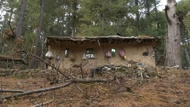 बकरवाल समुदाय के एक परिवार का घर