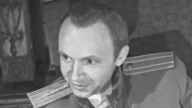 Андрей Мягков в роли Алексея Турбина в фильме "Дни Турбиных"