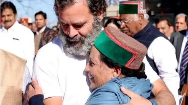 राहुल गांधी के साथ प्रतिभा सिंह