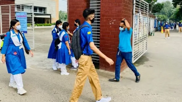 ৫৪৪ দিন পর শ্রেণিকক্ষে ফিরেছে শিক্ষার্থীরা