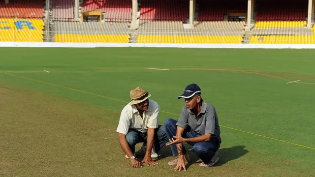 ધીરજ પરસાણા ગુજરાતી ક્રિકેટર