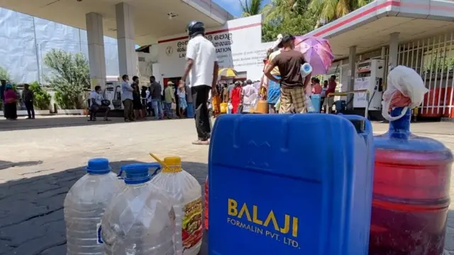 இலங்கை நெருக்கடி