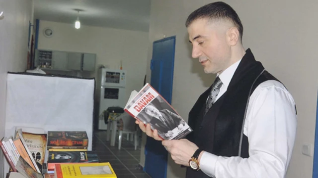 Peker, 2004-2014 yılları arasında cezaevinde yattı.