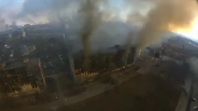 Cảnh tàn phá Mariupol