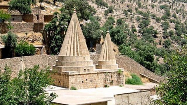 يحج مئات الآلاف من الإيزيديين في معبد لالش المقدس كل عام، ويأتون من جميع أنحاء العالم