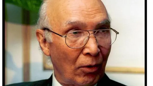 ډاڼ د ښاغلي عزیز په حواله ویلي چې هند په کشمیر کې د کېدونکو ظلمونو پټولو هڅه کوي او د کشمیر دده په وینا داسې یوه مساله چې په نړۍ واله کچه پرې خبرې کیږي او د ملګرو ملتونو د امنیت شورا په اجندا کې هم ځای لري.