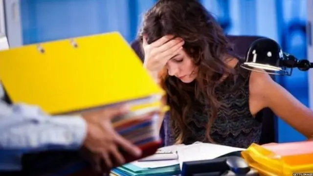 ਪ੍ਰੇਸ਼ਾਨ ਔਰਤ