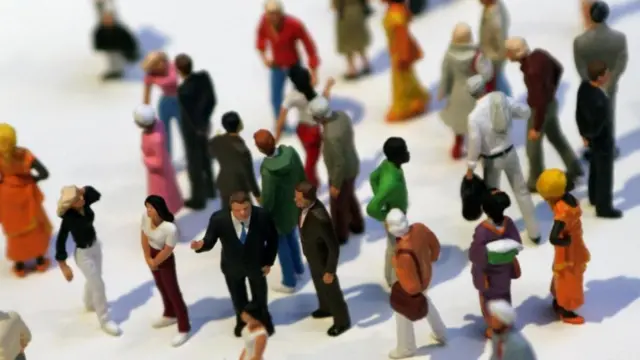 دمى على شكل موظفين