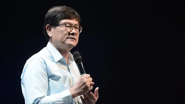 นายเอนก เหล่าธรรมทัศน์