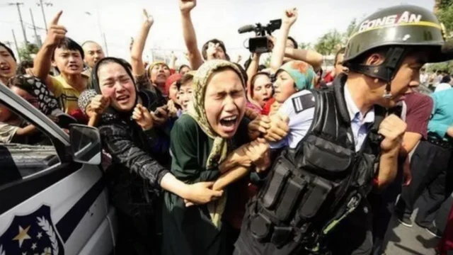 اعتقال إيغور