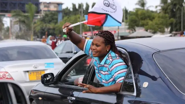 Baadhi ya wafuasi wa chama cha upinzani Chadema waliomlaki bwana Lissu