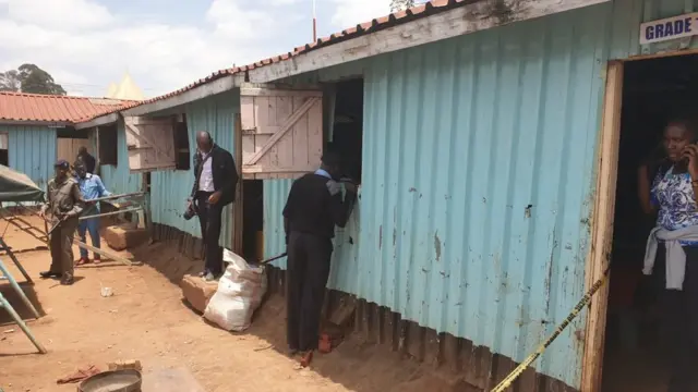 Ibyumba by'iri shuri byubakishije amabati n'imbaho