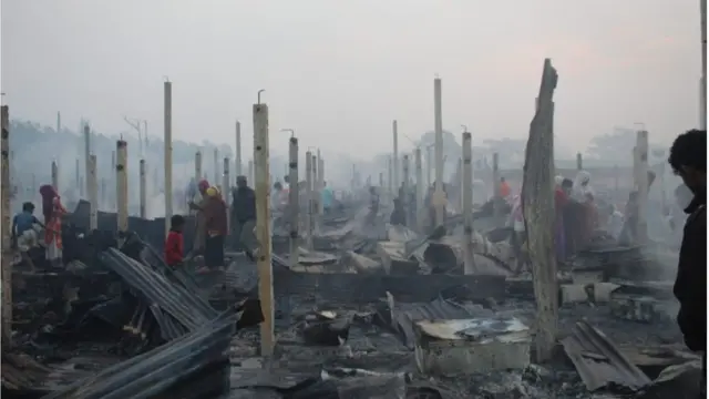আগুনে পোড়া বাড়ি।