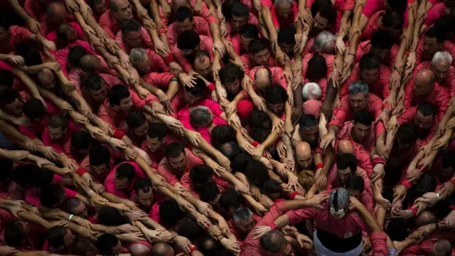 Dhaqanka tartanka castells ayaa jirijiray ilaa qarnigii 18th ee Catalonian festivals.
