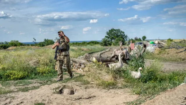Солдат української армії на передовій. Луганська область, червень 2018 року.
