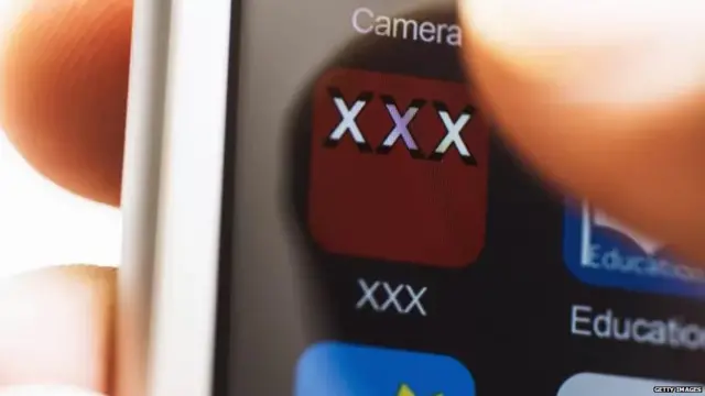 ਫ਼ੋਨ ਇਸਤੇਮਾਲ ਕਰਦੇ ਬੱਚੇ