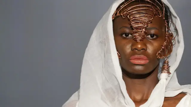 በፎቶው ላይ የሚታየው ልብስ ዲዛይን የተደረገው በ የፍቅር ነው