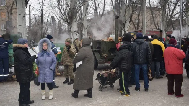 Черги за теплою їжею в Авдіївці