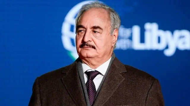 Xukeemadda Libya waxay sheegtay in diyaaradaha duqaymaha gaystay uu lahaa general-ka fallaagoobay ee Khalif Xaftar.