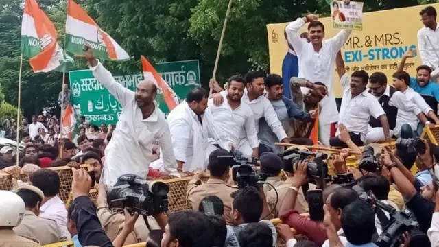 उन्नाव रेप पीड़िता की सुरक्षा को लेकर कांग्रेस ने प्रदर्शन किया.