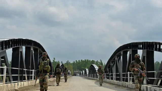 کشمیر، فوج، محاصرہ