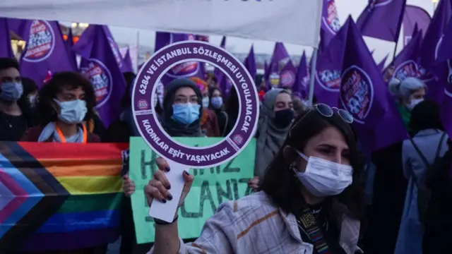 Etirazçı qadınlar