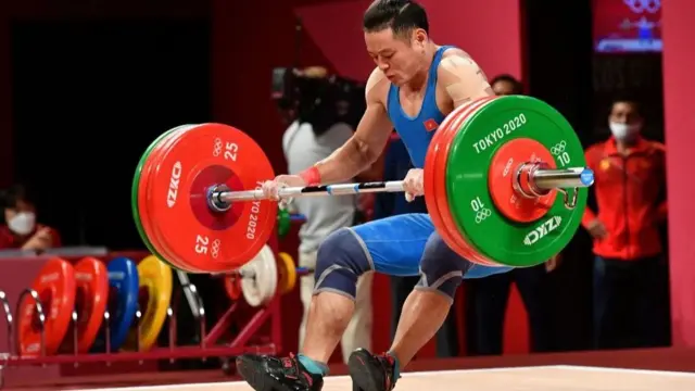 Thạch Kim Tuấn đi đấu ở nội dung cử tạ nam hạng 61 kg