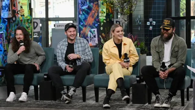 Jonathon Douglass, Matt Crocker, Taya Smith e Joel Houston