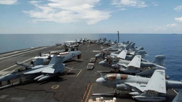 中国在有争议的南沙群岛扩大岛礁后，美国海空军加强了在南海的巡航和演习