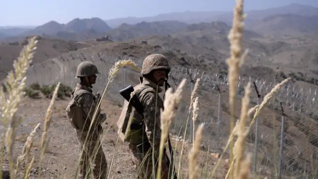 پاک افغان بارڈر، باڑ