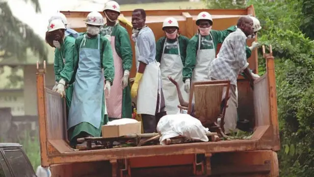Abagiye gupfuba ahatanywe na Ebola muri Kongo mu myaka 1990, ico gihugu kicitwa Zaire