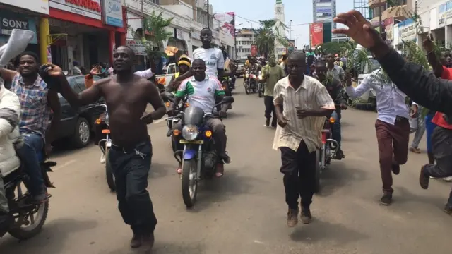 Des scènes de liesses populaires ont été observées dans certaines parties de Nairobi, la capitale.