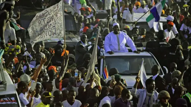 Le retour du Président Barrow de Dakar a été une liesse populaire à Banjul.