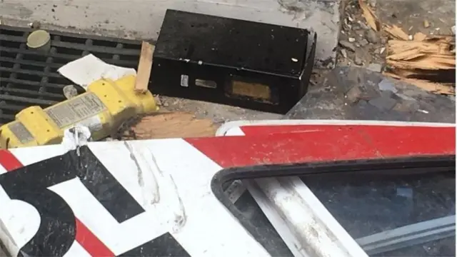 Apoti dudu inu ẹlikọpita naa