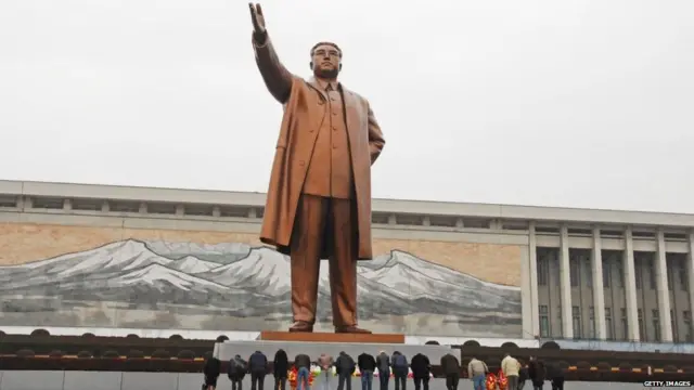 किम इल संग की 20 मीटर ऊँची मूर्ति